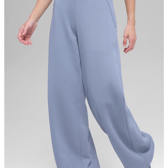 ALO Yoga Blue Track Pants & Joggers - Picture 3 of 10